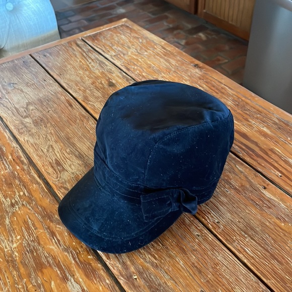 Black hat, faux suede, - Picture 2 of 4